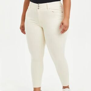 NWT TORRID Denim 16R Skinny Mid-Rise Button Zip Fly Cream Plus Jegging Jeans
